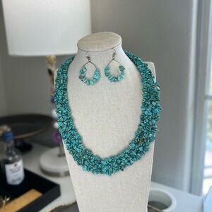 Gorgeous necklace earring set aqua stones